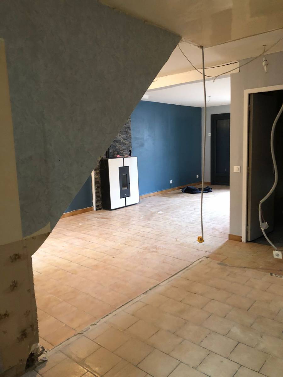 Rénovation Intérieure et Pose de Parquet pour Salles à Manger de Maison Normande